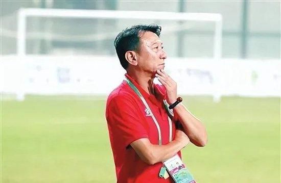 唐四海忙道：老爷，现在让辰少爷回归叶家可能还不那么容易，毕竟辰少爷在金陵还有一个老婆，而且他的人脉、事业基本都在金陵，这件事我个人觉得，最好还是从长计议。